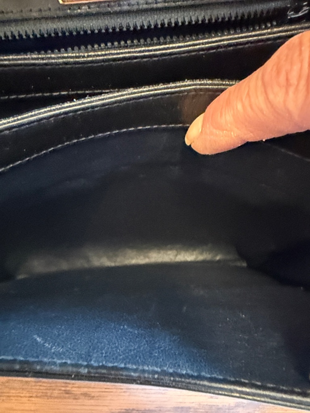 Vintage Bally black leather handbag with gold-tone turn-lock closure. - Picture 8 of 14